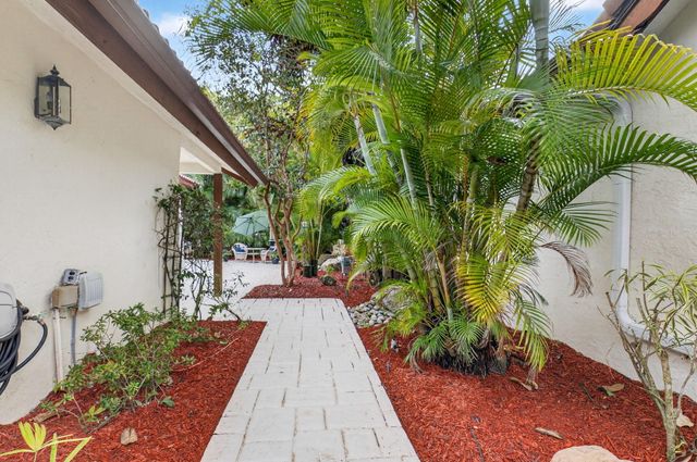 21700 Club Villa Terrace, Boca Raton, FL 33433