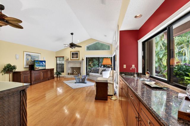 21700 Club Villa Terrace, Boca Raton, FL 33433