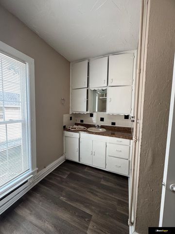 1049 Park Avenue, Omaha, NE 68105