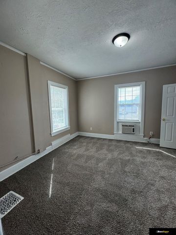 1049 Park Avenue, Omaha, NE 68105