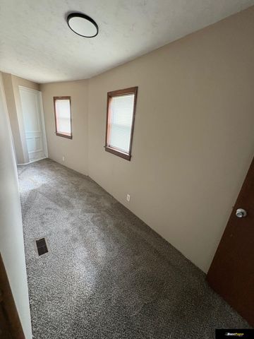 1049 Park Avenue, Omaha, NE 68105