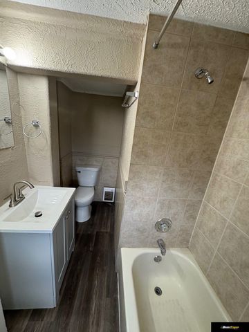 1049 Park Avenue, Omaha, NE 68105