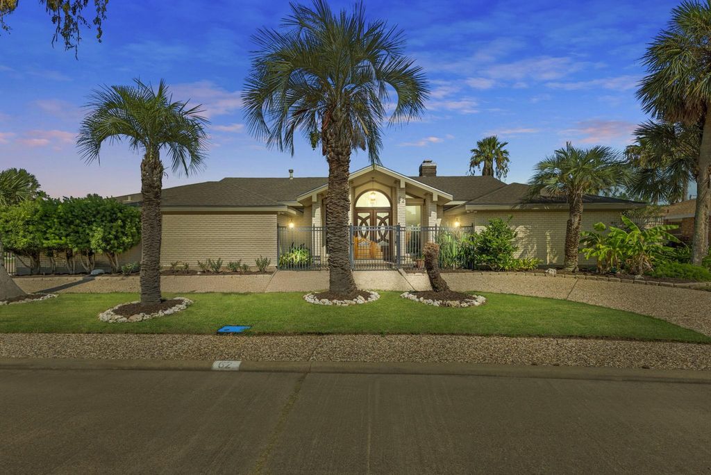 62 Colony Park Circle, Galveston, TX 77551