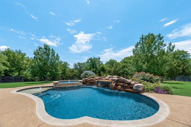 140 Sullivan Way, Waxahachie, TX 75167