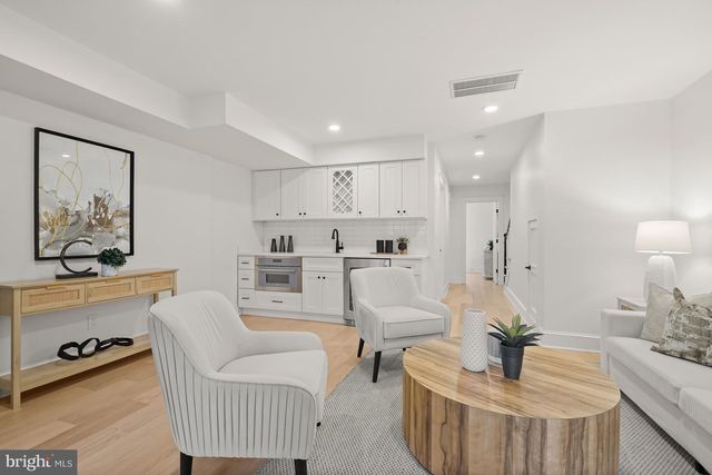 3719 R ST NW, Washington, DC 20007