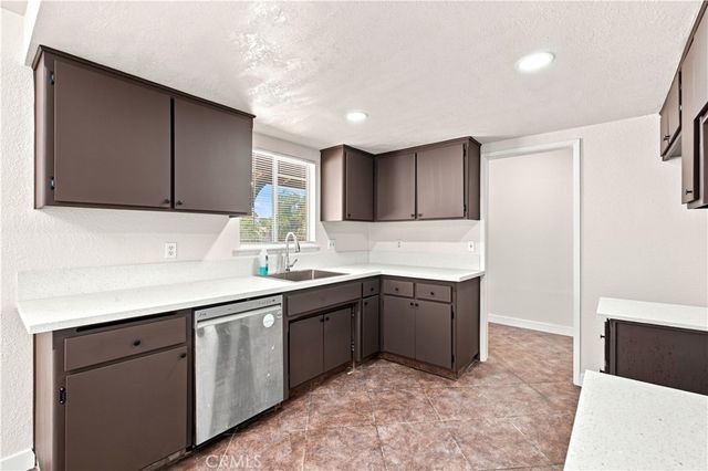 21021 Geronimo, Apple Valley, CA 92308