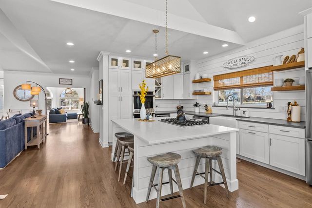 298 W Park DRIVE, Twin Lakes, WI 53181