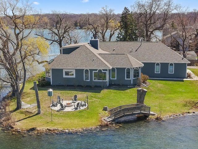 298 W Park DRIVE, Twin Lakes, WI 53181