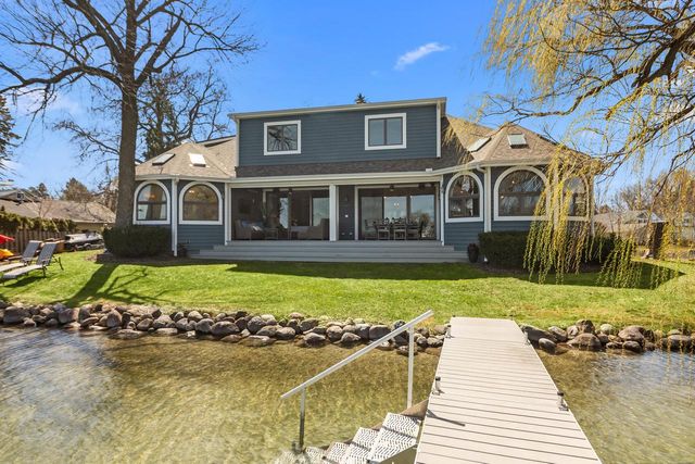 298 W Park DRIVE, Twin Lakes, WI 53181