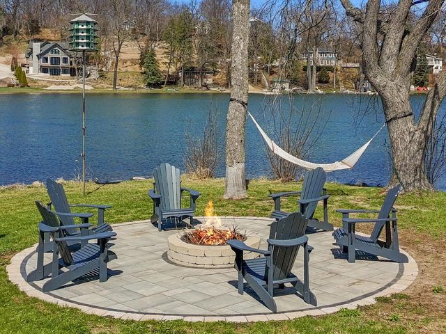 298 W Park DRIVE, Twin Lakes, WI 53181