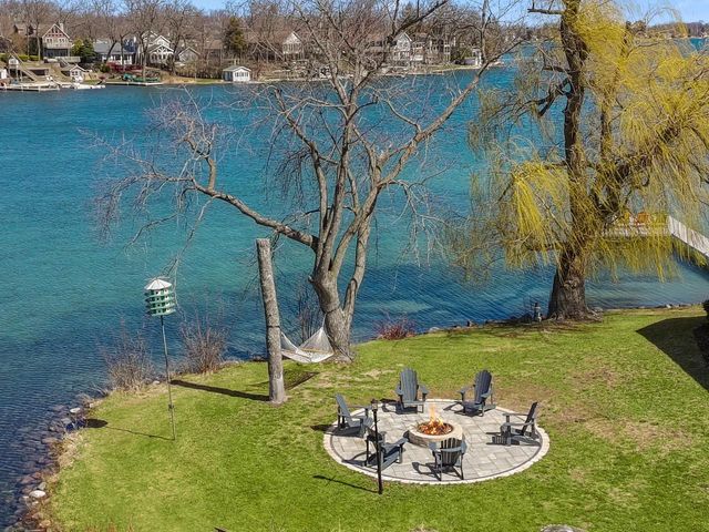 298 W Park DRIVE, Twin Lakes, WI 53181