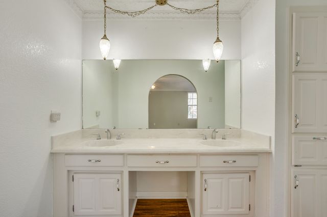 4031 Fairway Drive, De Cordova, TX 76049