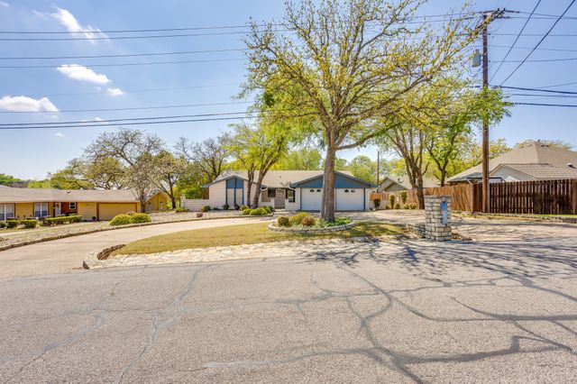 4031 Fairway Drive, De Cordova, TX 76049