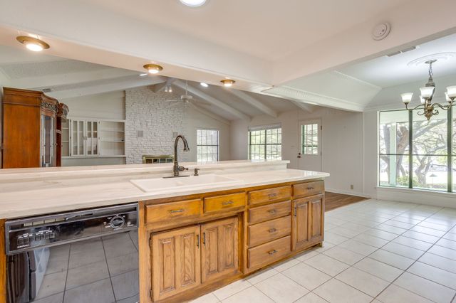 4031 Fairway Drive, De Cordova, TX 76049