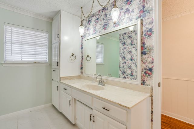 4031 Fairway Drive, De Cordova, TX 76049