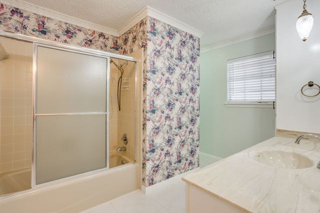 4031 Fairway Drive, De Cordova, TX 76049