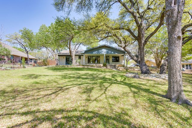 4031 Fairway Drive, De Cordova, TX 76049