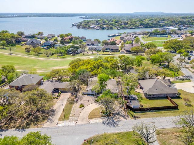 4031 Fairway Drive, De Cordova, TX 76049