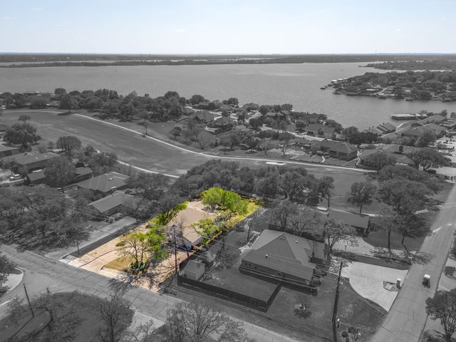 4031 Fairway Drive, De Cordova, TX 76049