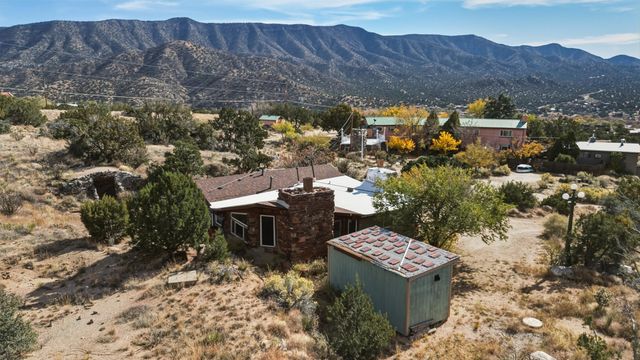 24 Matisse Road NE, Albuquerque, NM 87123