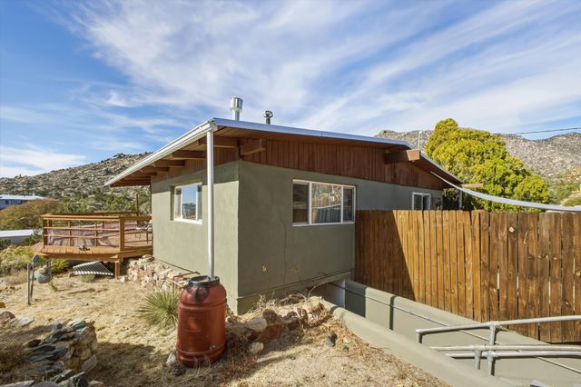 24 Matisse Road NE, Albuquerque, NM 87123