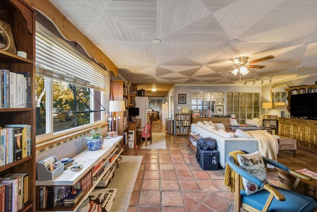 24 Matisse Road NE, Albuquerque, NM 87123