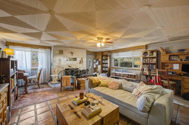 24 Matisse Road NE, Albuquerque, NM 87123