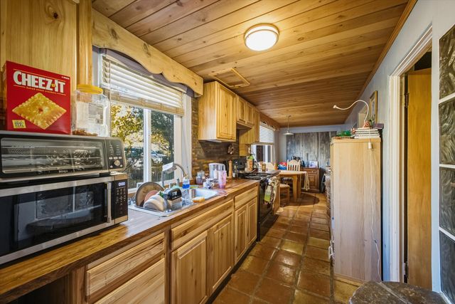 24 Matisse Road NE, Albuquerque, NM 87123