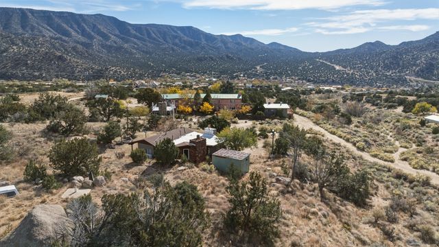 24 Matisse Road NE, Albuquerque, NM 87123