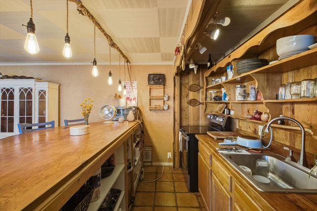 24 Matisse Road NE, Albuquerque, NM 87123