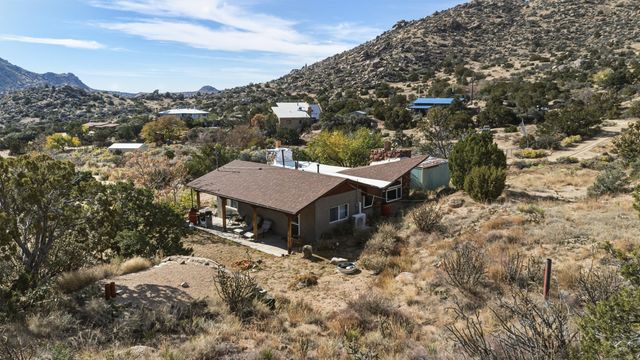 24 Matisse Road NE, Albuquerque, NM 87123