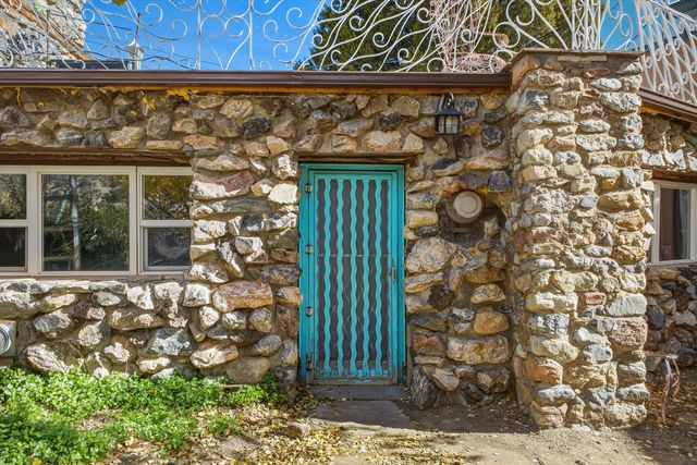 24 Matisse Road NE, Albuquerque, NM 87123