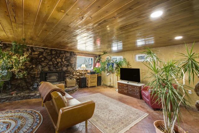 24 Matisse Road NE, Albuquerque, NM 87123