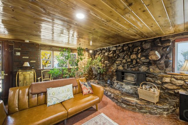 24 Matisse Road NE, Albuquerque, NM 87123