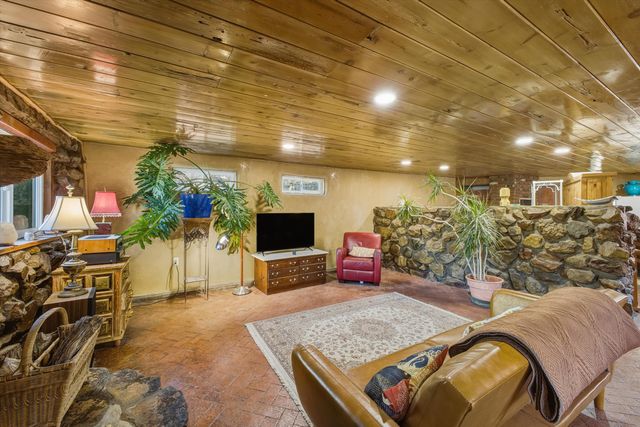 24 Matisse Road NE, Albuquerque, NM 87123