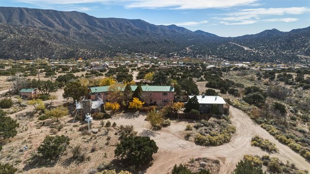 24 Matisse Road NE, Albuquerque, NM 87123