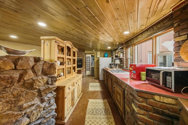 24 Matisse Road NE, Albuquerque, NM 87123