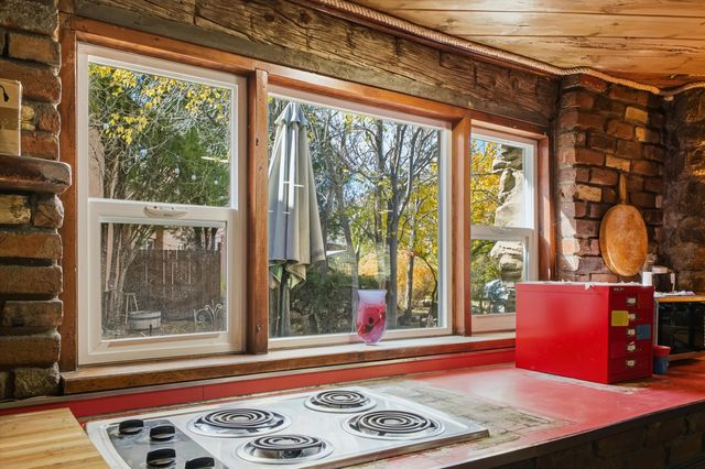 24 Matisse Road NE, Albuquerque, NM 87123