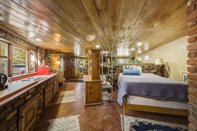 24 Matisse Road NE, Albuquerque, NM 87123