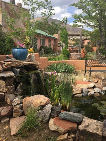 24 Matisse Road NE, Albuquerque, NM 87123