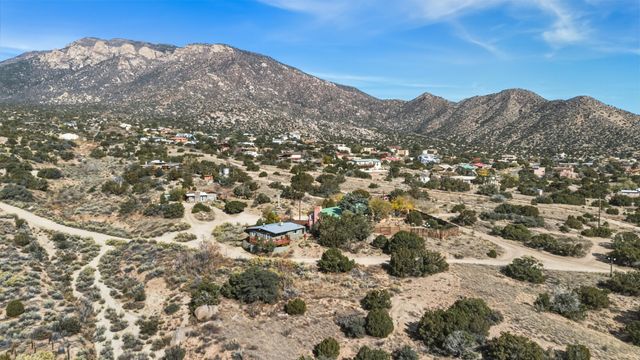 24 Matisse Road NE, Albuquerque, NM 87123