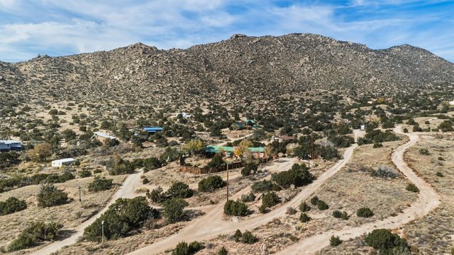 24 Matisse Road NE, Albuquerque, NM 87123