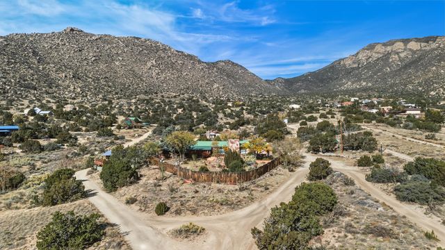 24 Matisse Road NE, Albuquerque, NM 87123