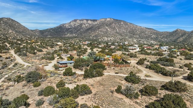 24 Matisse Road NE, Albuquerque, NM 87123