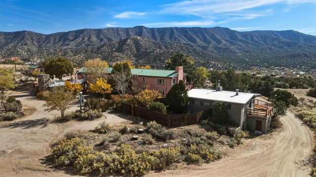 24 Matisse Road NE, Albuquerque, NM 87123