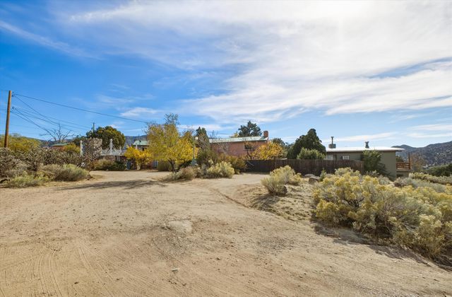 24 Matisse Road NE, Albuquerque, NM 87123