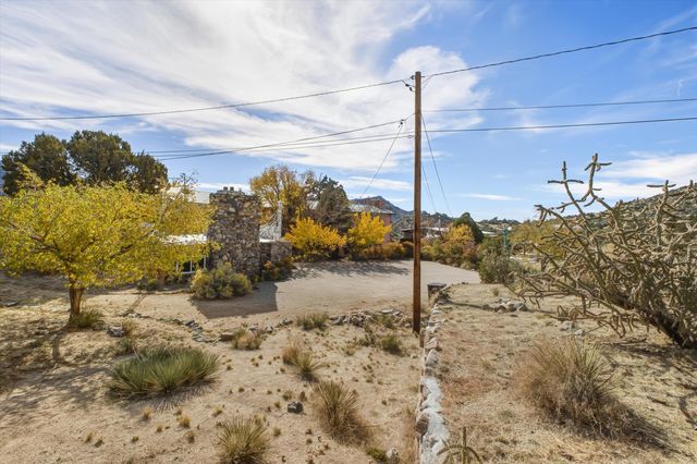 24 Matisse Road NE, Albuquerque, NM 87123