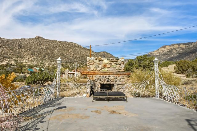 24 Matisse Road NE, Albuquerque, NM 87123