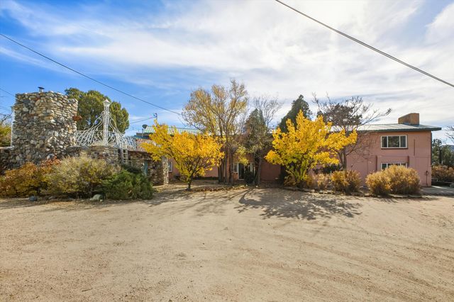 24 Matisse Road NE, Albuquerque, NM 87123