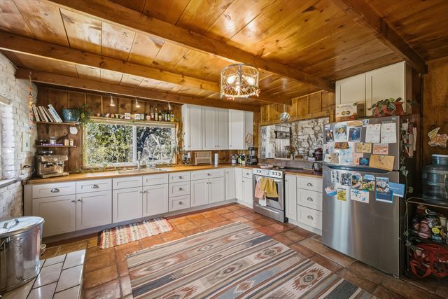 24 Matisse Road NE, Albuquerque, NM 87123